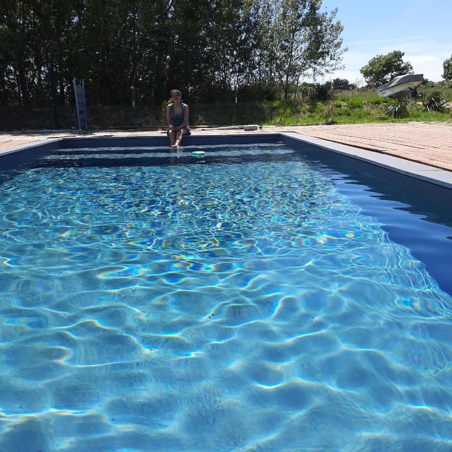 Hotel Aux Roses De L'Etang Capestang Esterno foto