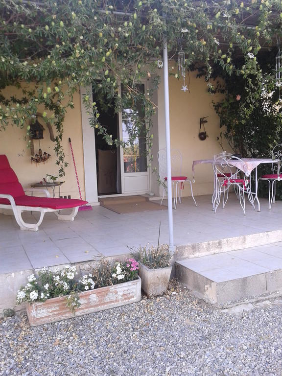 Hotel Aux Roses De L'Etang Capestang Esterno foto