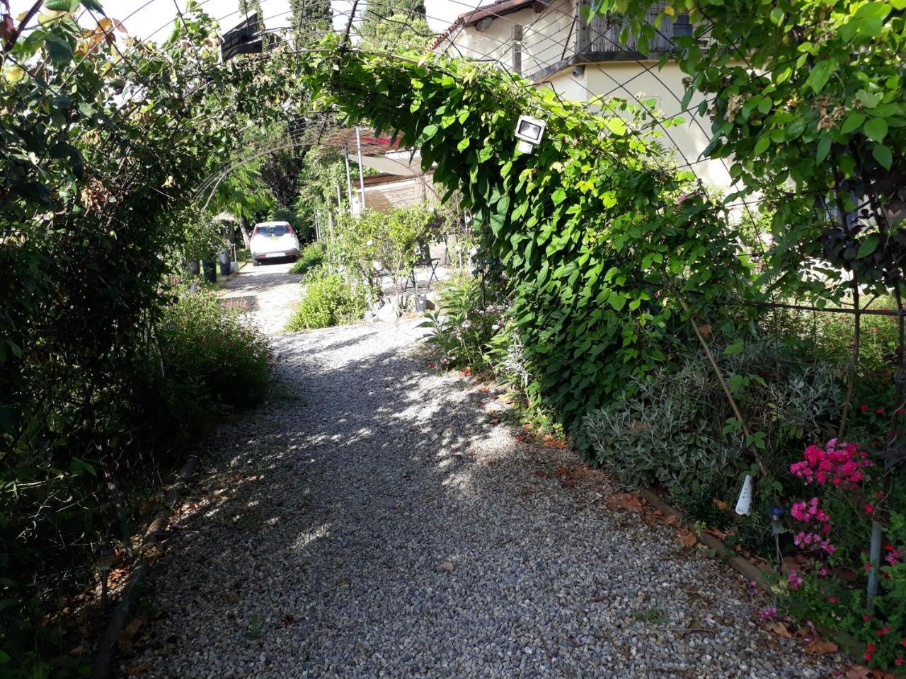 Hotel Aux Roses De L'Etang Capestang Esterno foto