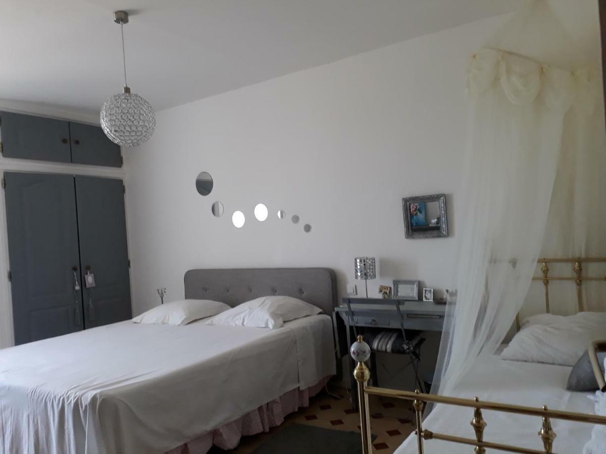 Hotel Aux Roses De L'Etang Capestang Esterno foto