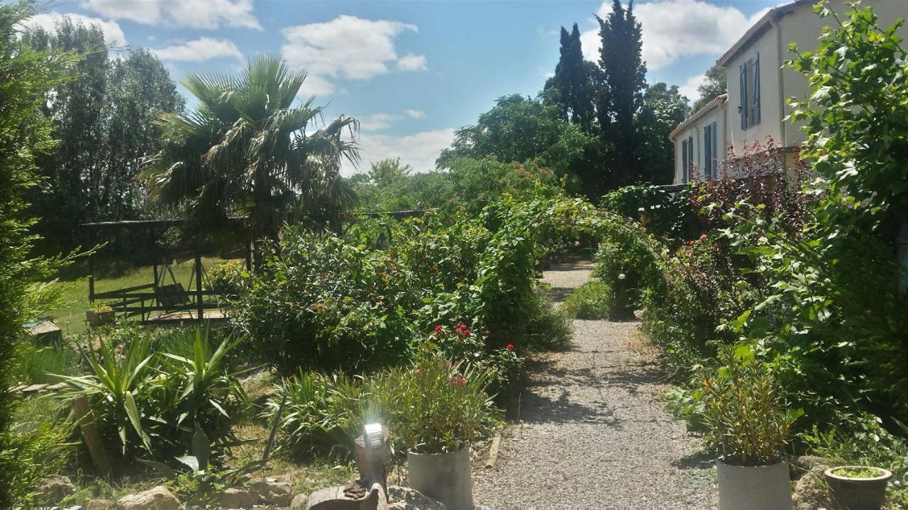 Hotel Aux Roses De L'Etang Capestang Esterno foto