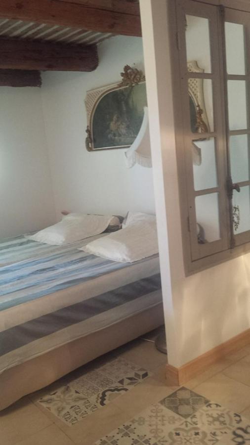 Hotel Aux Roses De L'Etang Capestang Esterno foto